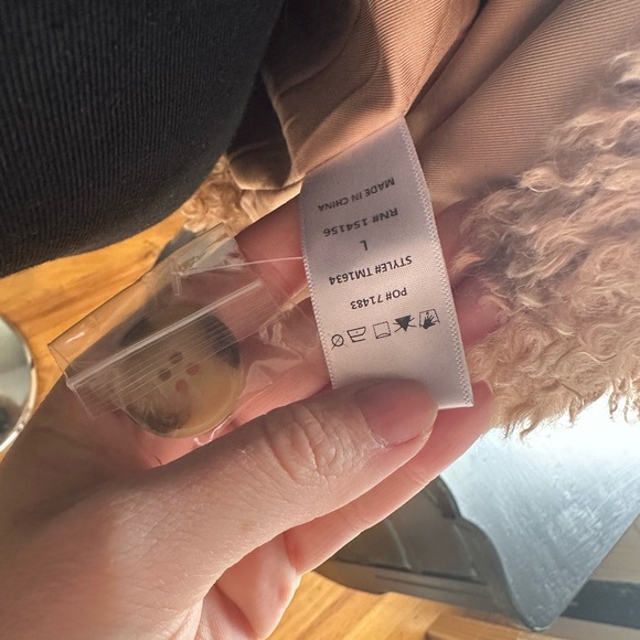 ALL ROW TEDDY COAT - Picture 2 of 5